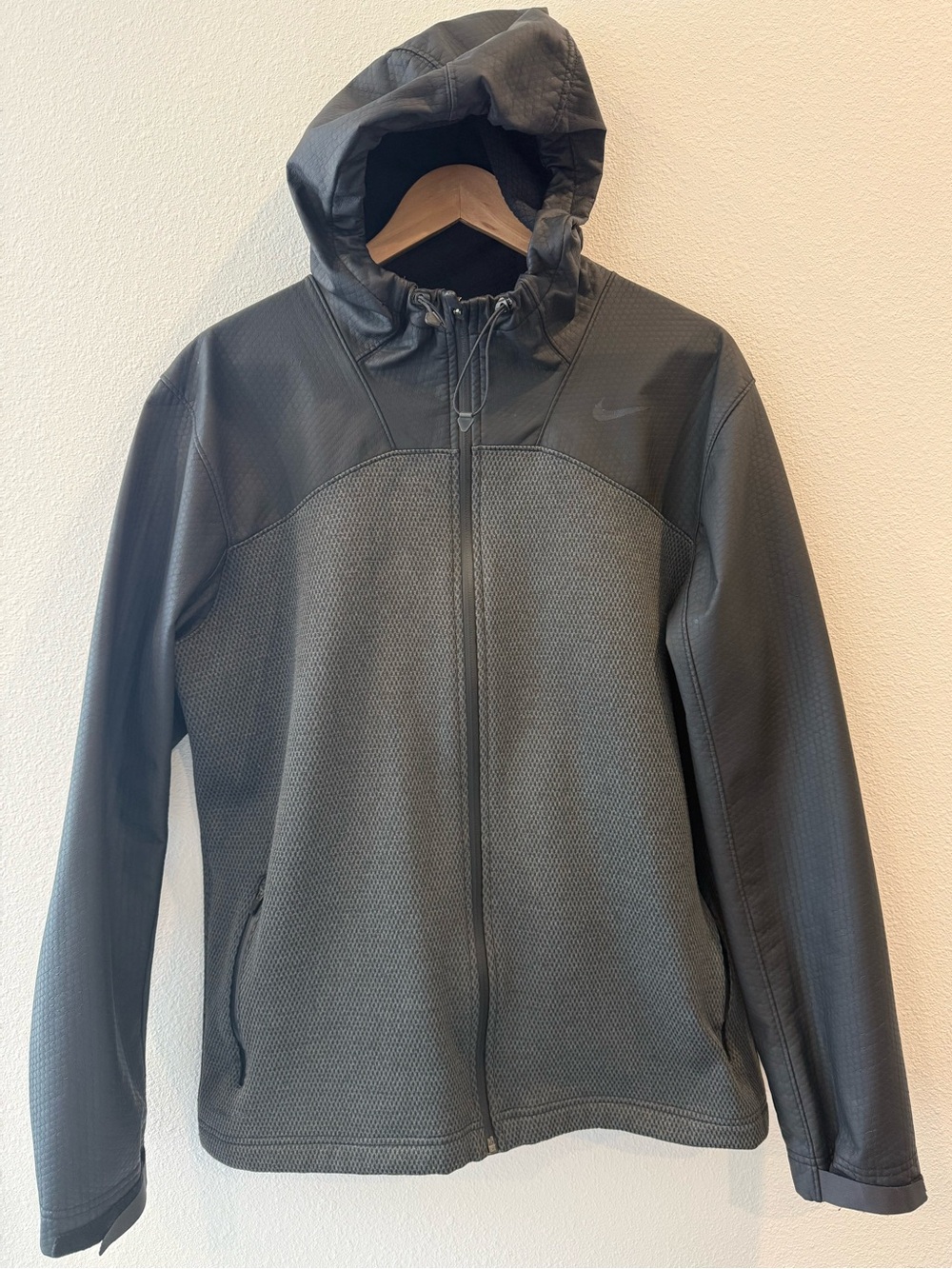 Nike Therma-FIT Men’s Large Full Zip Hooded Jacket Black Gray Textured Snake